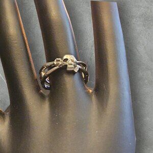 Skull & Crossbones Sterling Silver Ring Size 9 With Floral Accents 925